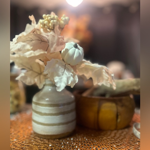 Studio pottery bud vase cream and tan 4.5” - Picture 8 of 14